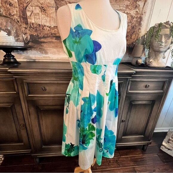 Calvin Klein Sleeveless Midi Dress White with Blue & Green Floral size 10 - Picture 1 of 6
